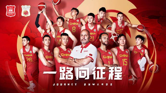 电影中黄金城的外景地选择在了布拉格，在这个典雅美丽欧洲名城的映衬之下，时尚与复古，端庄与张扬，西方美学与东方文化等元素于此交汇，完成了一次完美的碰撞